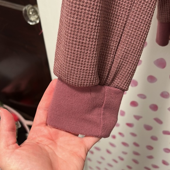 Ladies Thermal Style V Neck Top Size Large - Picture 3 of 4